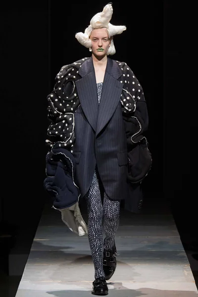 Look 10